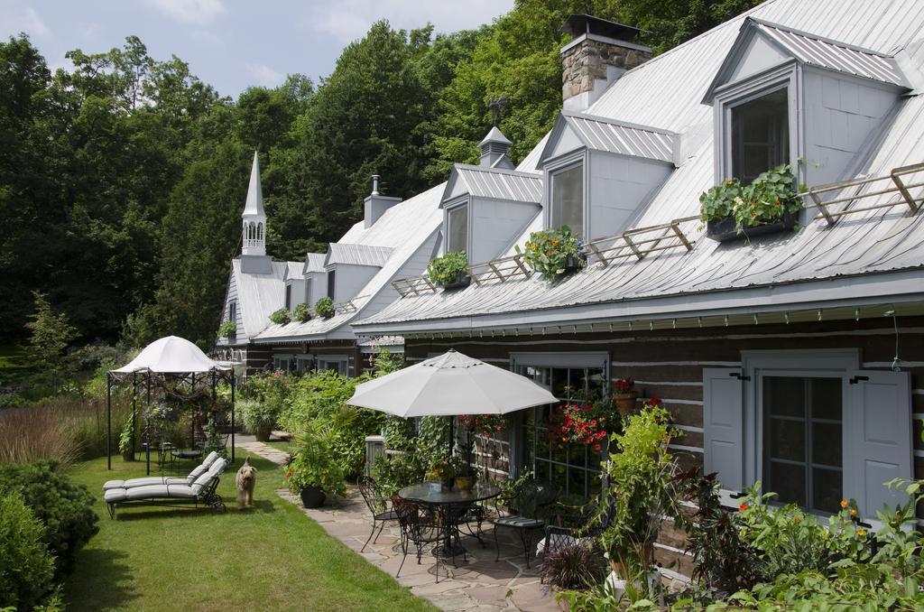 Le Petit Clocher Gite Touristique B & B Saint-Sauveur-des-Monts Zewnętrze zdjęcie