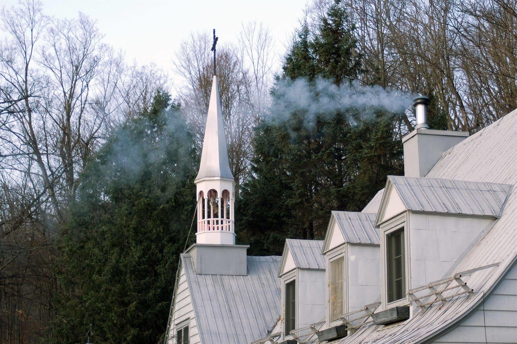 Le Petit Clocher Gite Touristique B & B Saint-Sauveur-des-Monts Zewnętrze zdjęcie