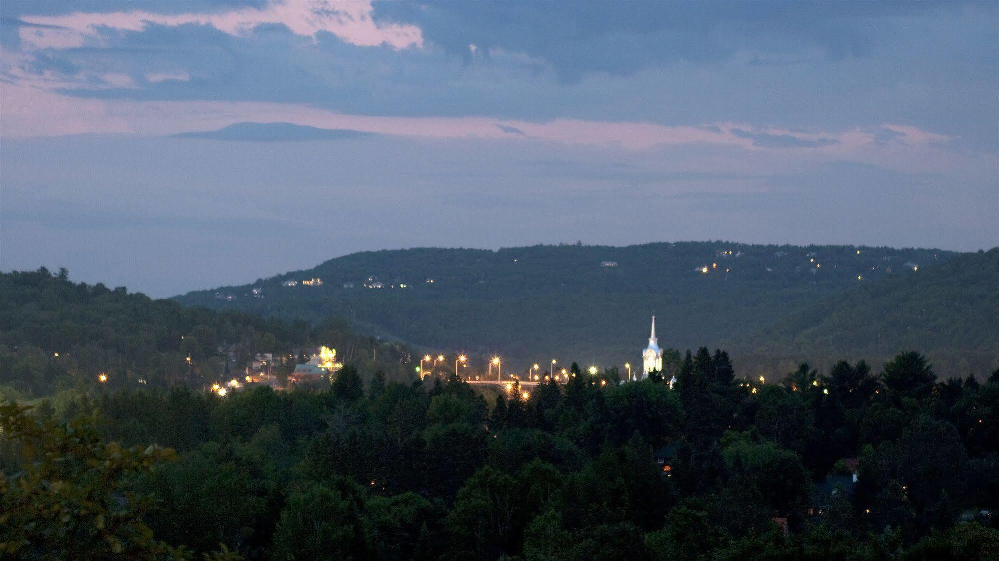 Le Petit Clocher Gite Touristique B & B Saint-Sauveur-des-Monts Zewnętrze zdjęcie