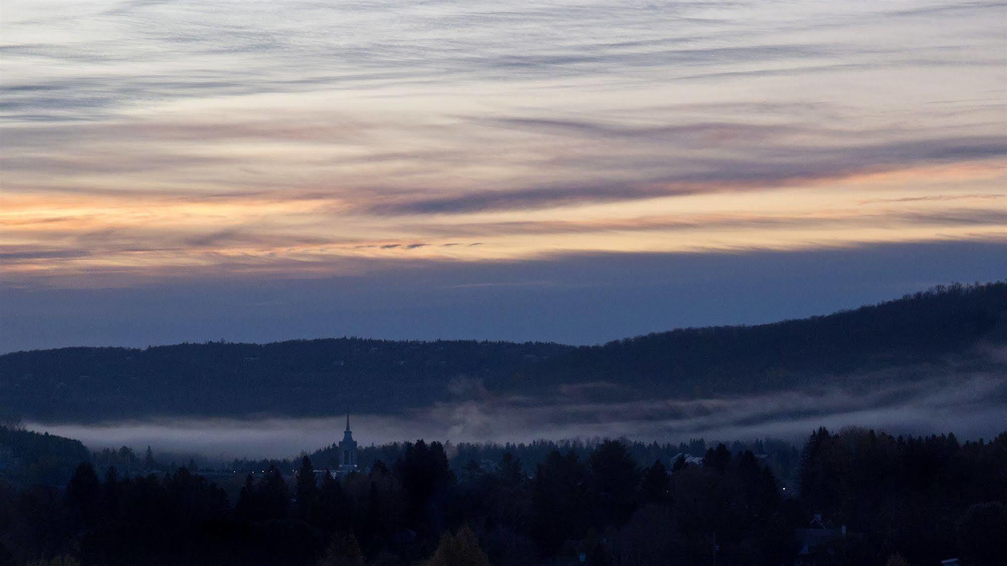 Le Petit Clocher Gite Touristique B & B Saint-Sauveur-des-Monts Zewnętrze zdjęcie